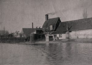 Le premier site de la distillerie de Houlle vers 1910